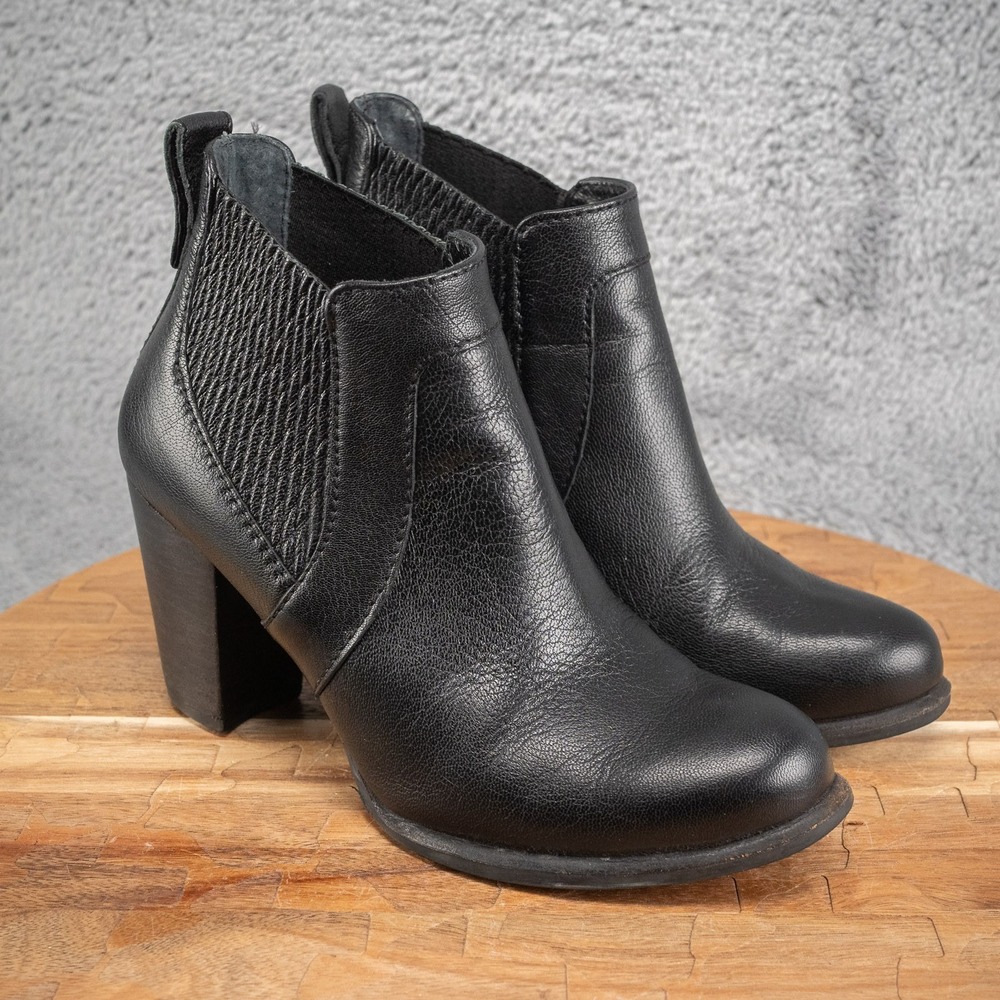 UGG Womens Cobie II Black Leather Heeled Ankle Boots Chelsea Boho City Sleek 5.5